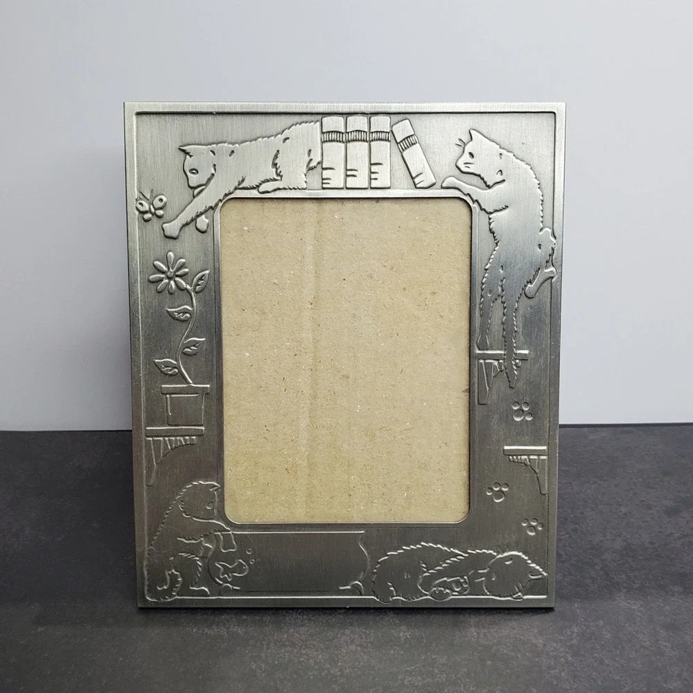 Pewter Cat Picture Frame|Embossed‎ Kittens w/ Books & Yarn|Free Standing 3.5